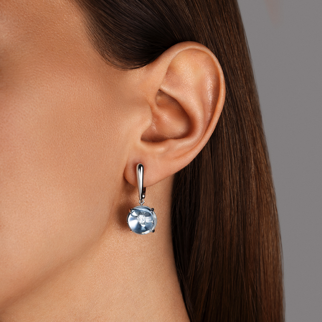 Серьги из белого золота с топазом и бриллиантом