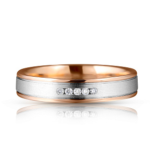 Кольцо обручальное из красного золота с бриллиантом