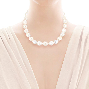 Бусы из барочного жемчуга с золотым замком