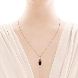 Подвеска из красного золота с гранатом и бриллиантами