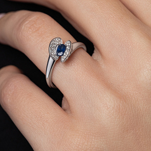 Кольцо из белого золота с сапфиром и бриллиантами