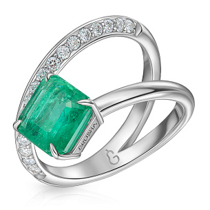 Кольцо из белого золота с бриллиантами и изумрудом