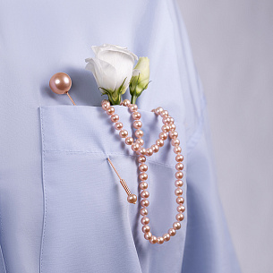 Брошь из красного золота с жемчугом