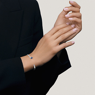 Браслет декоративный из белого золота с сапфиром, бриллиантом